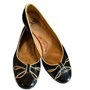 S Sofft Black Patent Leather Flats Size 7 with Gold Trim